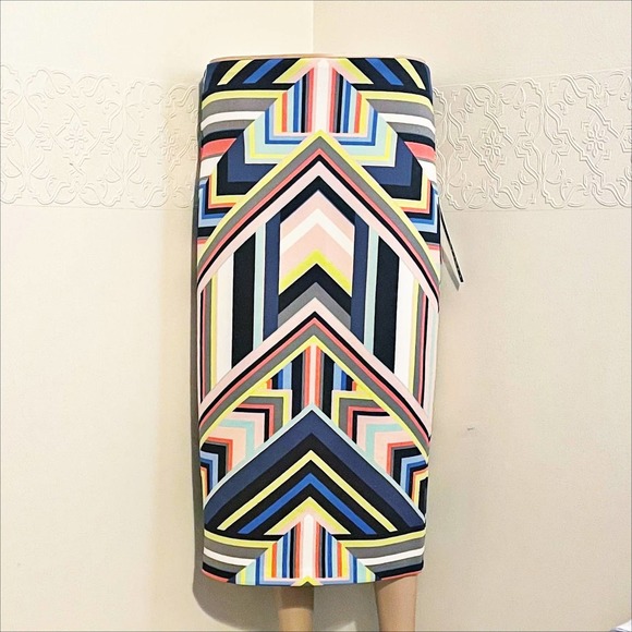 XOXO Dresses & Skirts - XOXO Retro Print Fitted Skirt